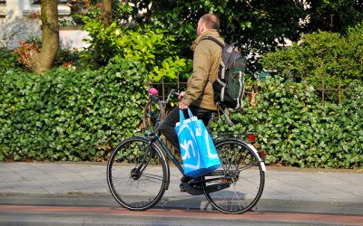 Komt de plasticvrij-shoppen doorbraak van Aldi?
